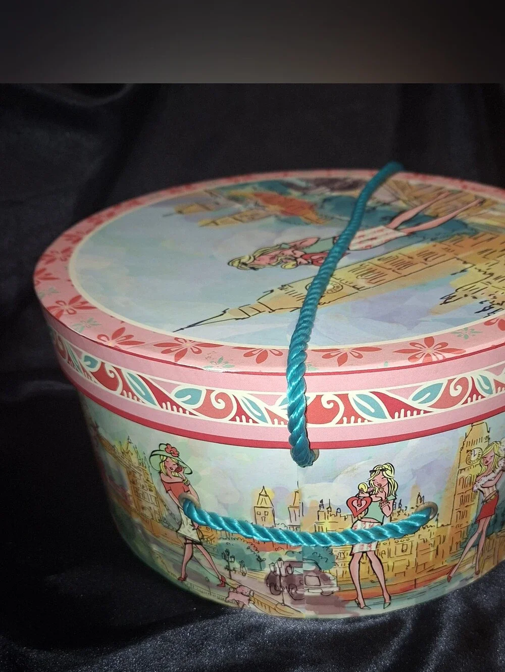 Vintage Hat Box~DJ Designs~London Chic Mod Girl~2009~Big Ben~14 Inch